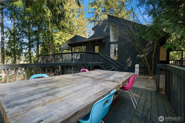 201 E Country Club Drive, Allyn, WA 98524