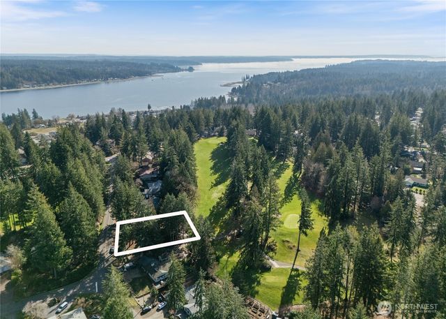 201 E Country Club Drive, Allyn, WA 98524