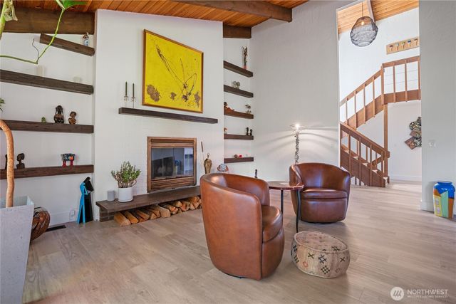 201 E Country Club Drive, Allyn, WA 98524