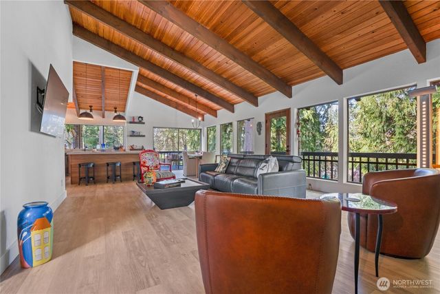 201 E Country Club Drive, Allyn, WA 98524