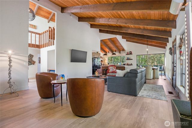 201 E Country Club Drive, Allyn, WA 98524