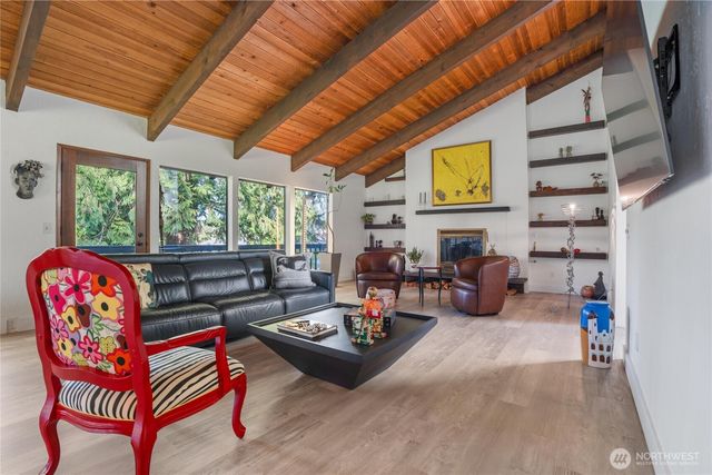 201 E Country Club Drive, Allyn, WA 98524