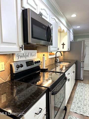 4 Sun Court, Natchez, MS 39120