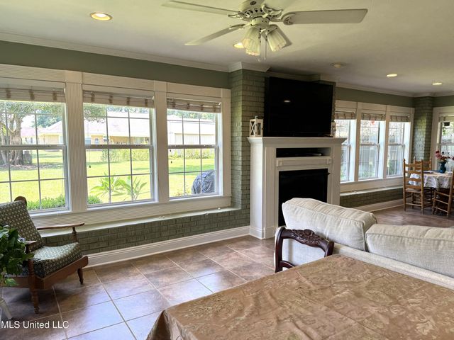 4 Sun Court, Natchez, MS 39120