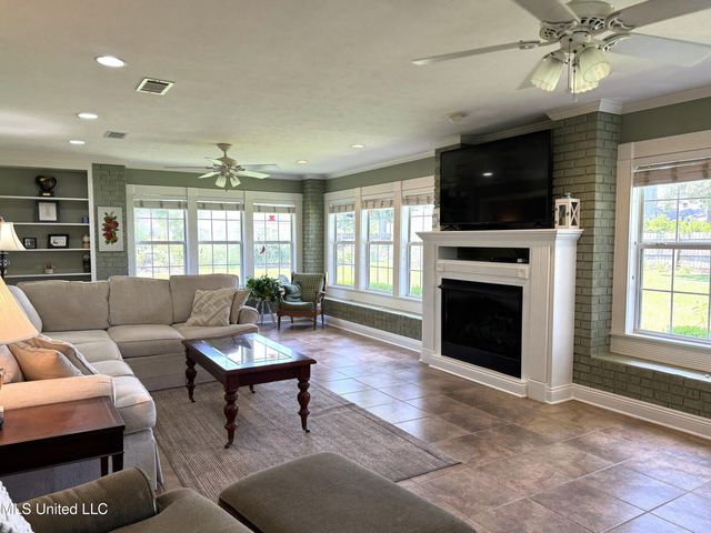 4 Sun Court, Natchez, MS 39120