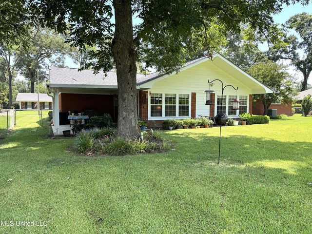 4 Sun Court, Natchez, MS 39120