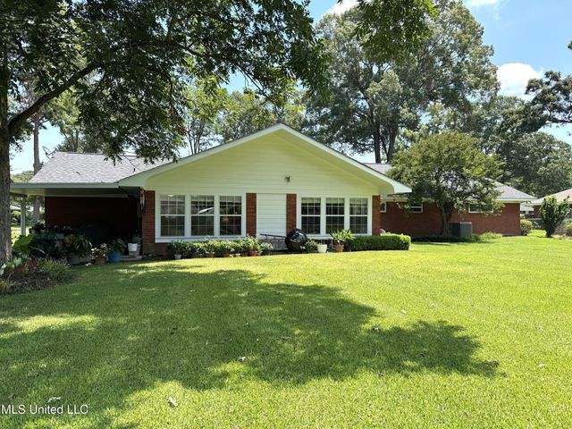 4 Sun Court, Natchez, MS 39120