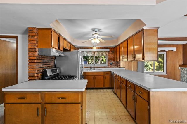 2846 Teasdale Drive, Troy, MI 48083