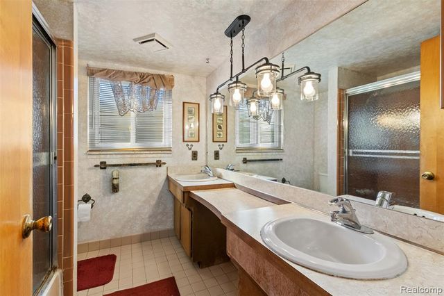 2846 Teasdale Drive, Troy, MI 48083