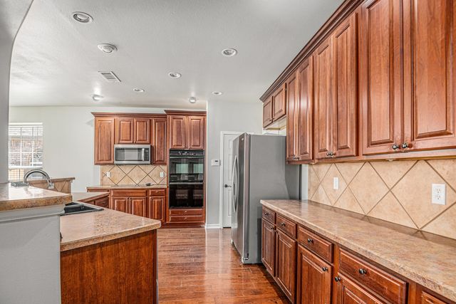 605 Port Royale Way, Euless, TX 76039
