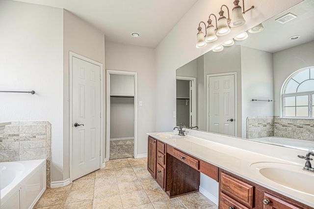 605 Port Royale Way, Euless, TX 76039