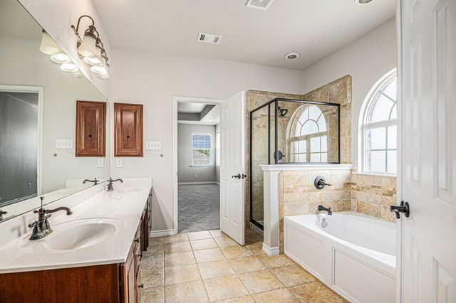 605 Port Royale Way, Euless, TX 76039