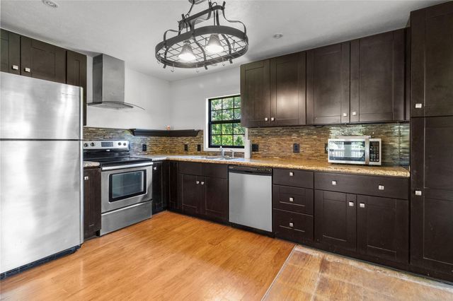 2813 Avenue H, San Leon, TX 77539