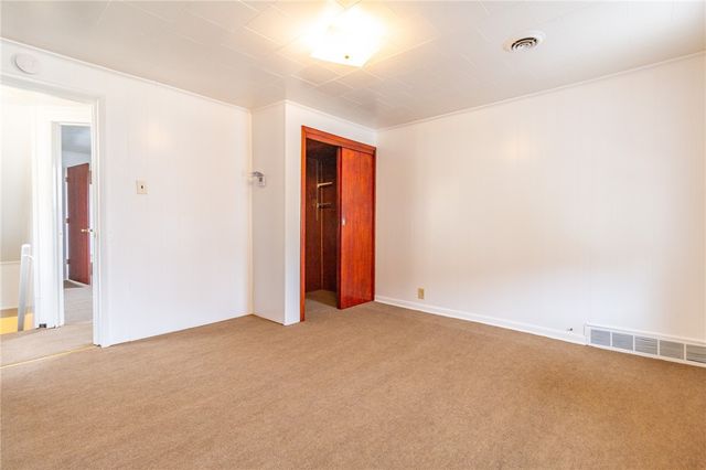 700 6th St, Glassport, PA 15045