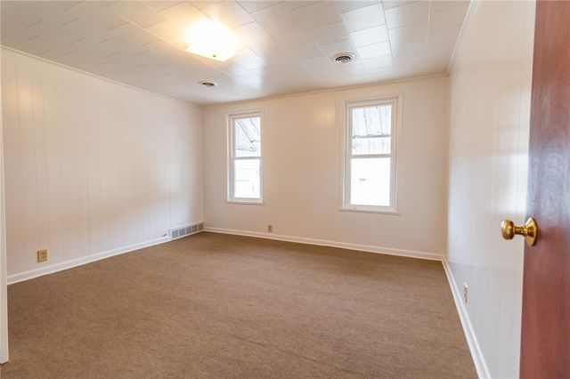 700 6th St, Glassport, PA 15045