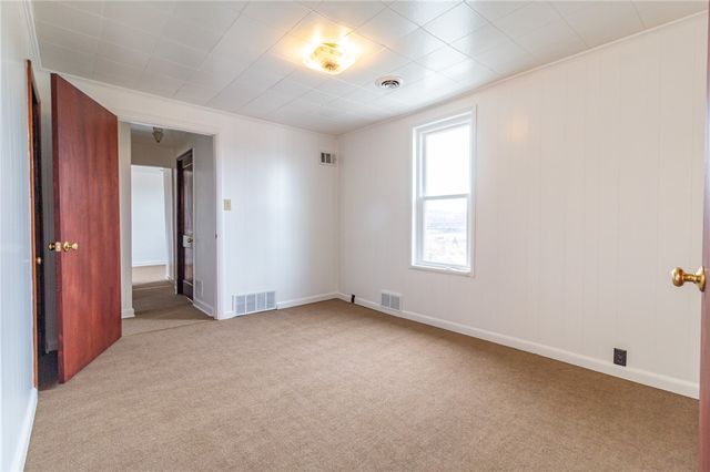 700 6th St, Glassport, PA 15045