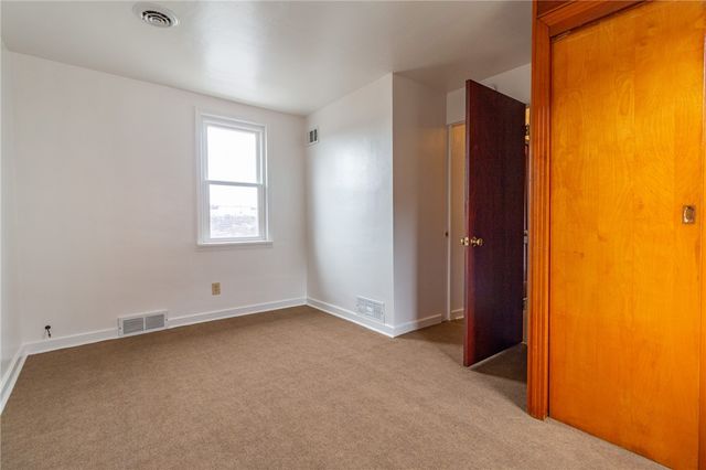 700 6th St, Glassport, PA 15045