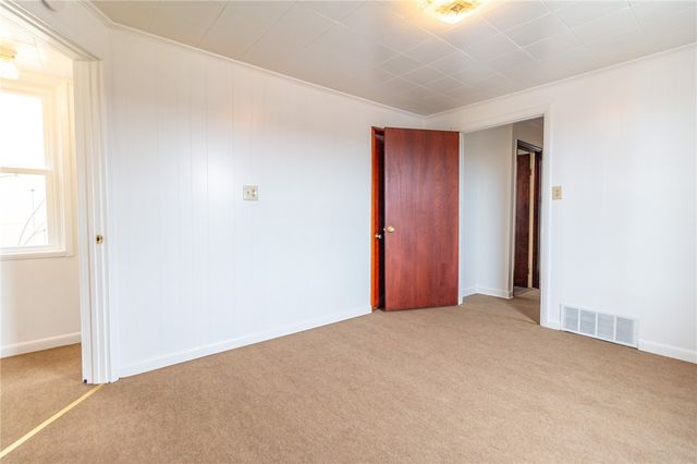 700 6th St, Glassport, PA 15045