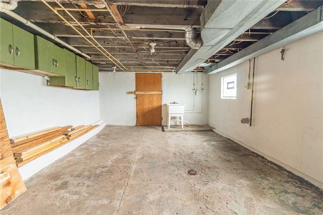 700 6th St, Glassport, PA 15045