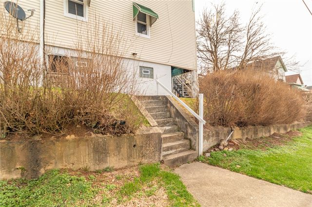 700 6th St, Glassport, PA 15045