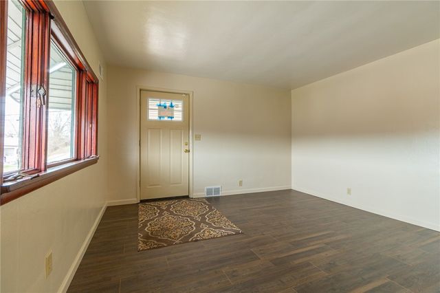 700 6th St, Glassport, PA 15045