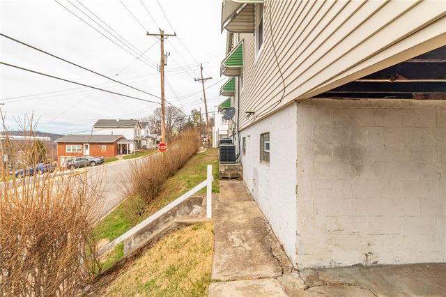 700 6th St, Glassport, PA 15045