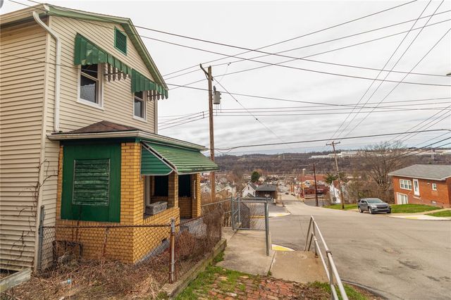 700 6th St, Glassport, PA 15045