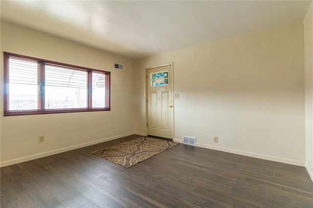 700 6th St, Glassport, PA 15045