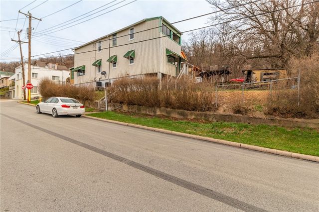 700 6th St, Glassport, PA 15045