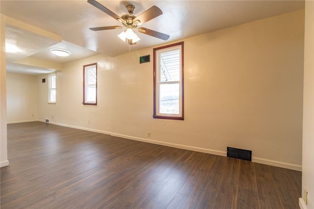 700 6th St, Glassport, PA 15045