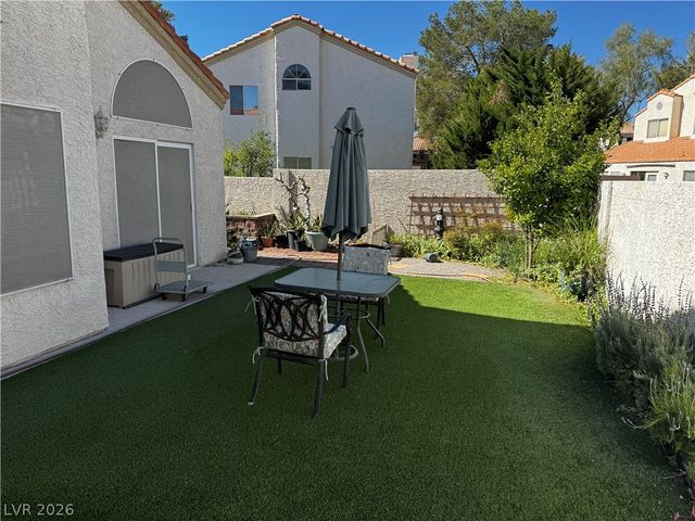 8248 Dolphin Bay Court, Las Vegas, NV 89128