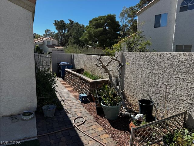 8248 Dolphin Bay Court, Las Vegas, NV 89128