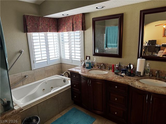 8248 Dolphin Bay Court, Las Vegas, NV 89128