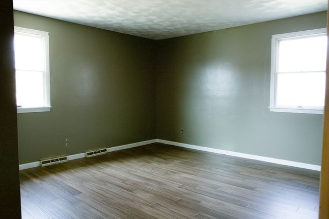 7 Marina Dr, Mattapoisett, MA 02739