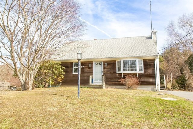 7 Marina Dr, Mattapoisett, MA 02739