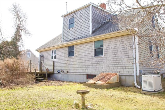 7 Marina Dr, Mattapoisett, MA 02739