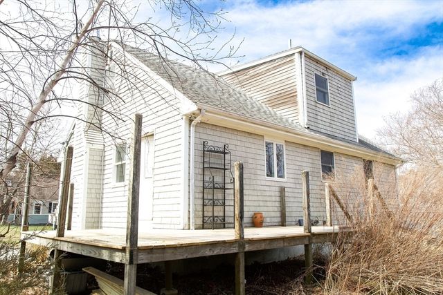 7 Marina Dr, Mattapoisett, MA 02739