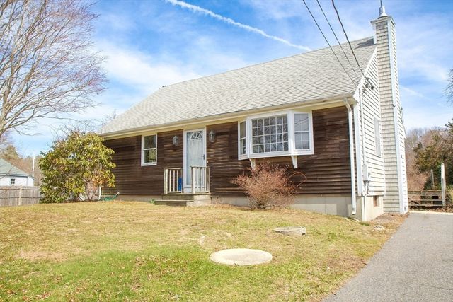 7 Marina Dr, Mattapoisett, MA 02739