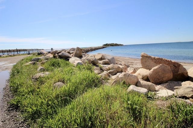 7 Marina Dr, Mattapoisett, MA 02739