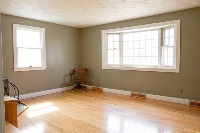 7 Marina Dr, Mattapoisett, MA 02739