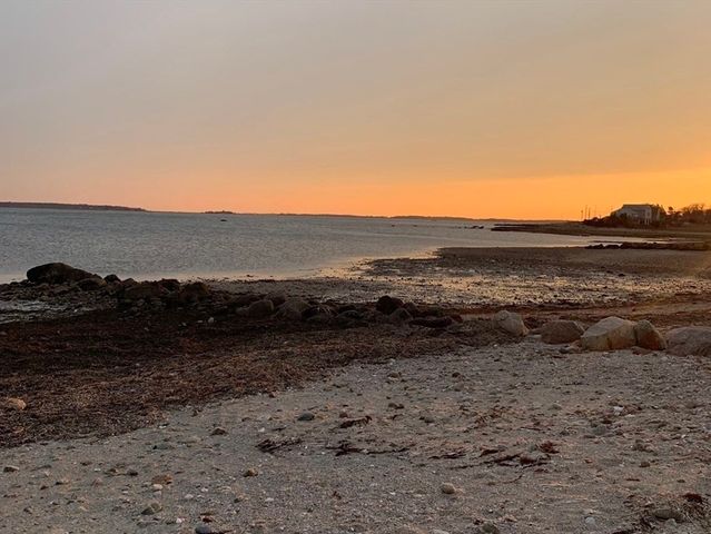 7 Marina Dr, Mattapoisett, MA 02739
