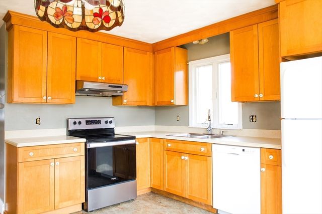 7 Marina Dr, Mattapoisett, MA 02739