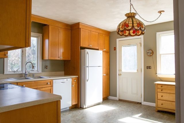 7 Marina Dr, Mattapoisett, MA 02739