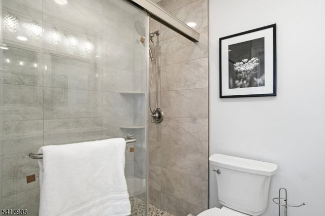 402 Riverview Ave, North Arlington Boro, NJ 07031