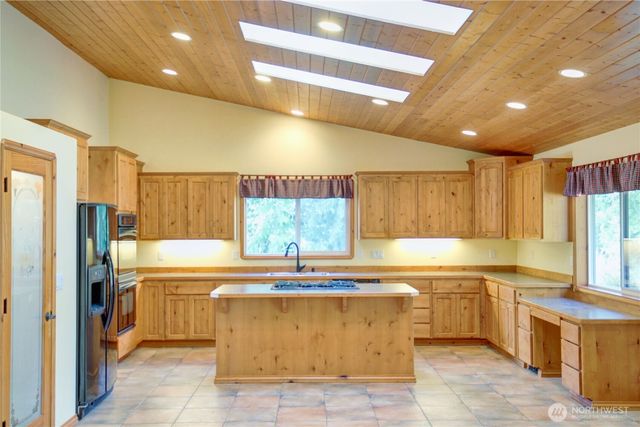 5707 316th Street NW, Stanwood, WA 98292