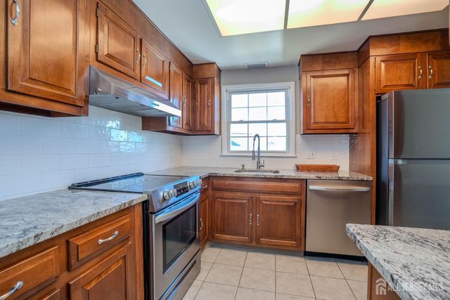 137 N Plymouth Lane, Monroe, NJ 08831