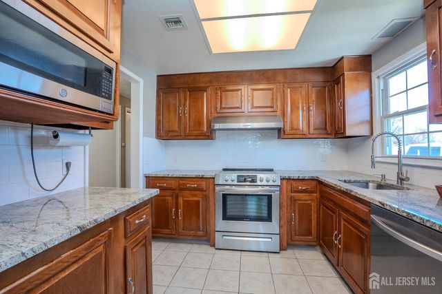 137 N Plymouth Lane, Monroe, NJ 08831