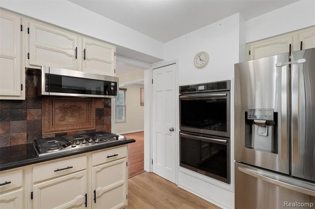 450 Timberline Drive, Rochester Hills, MI 48309