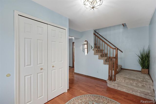 450 Timberline Drive, Rochester Hills, MI 48309