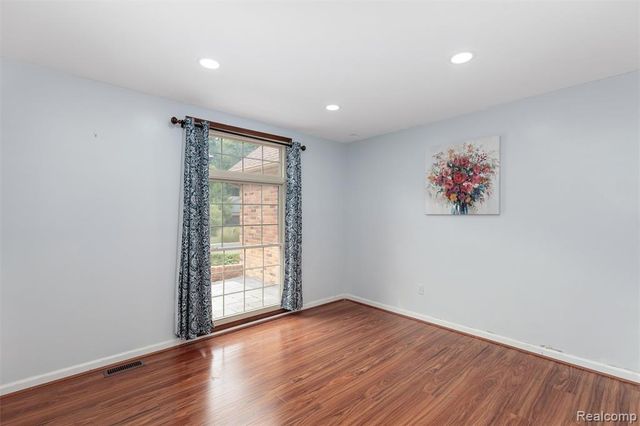 450 Timberline Drive, Rochester Hills, MI 48309